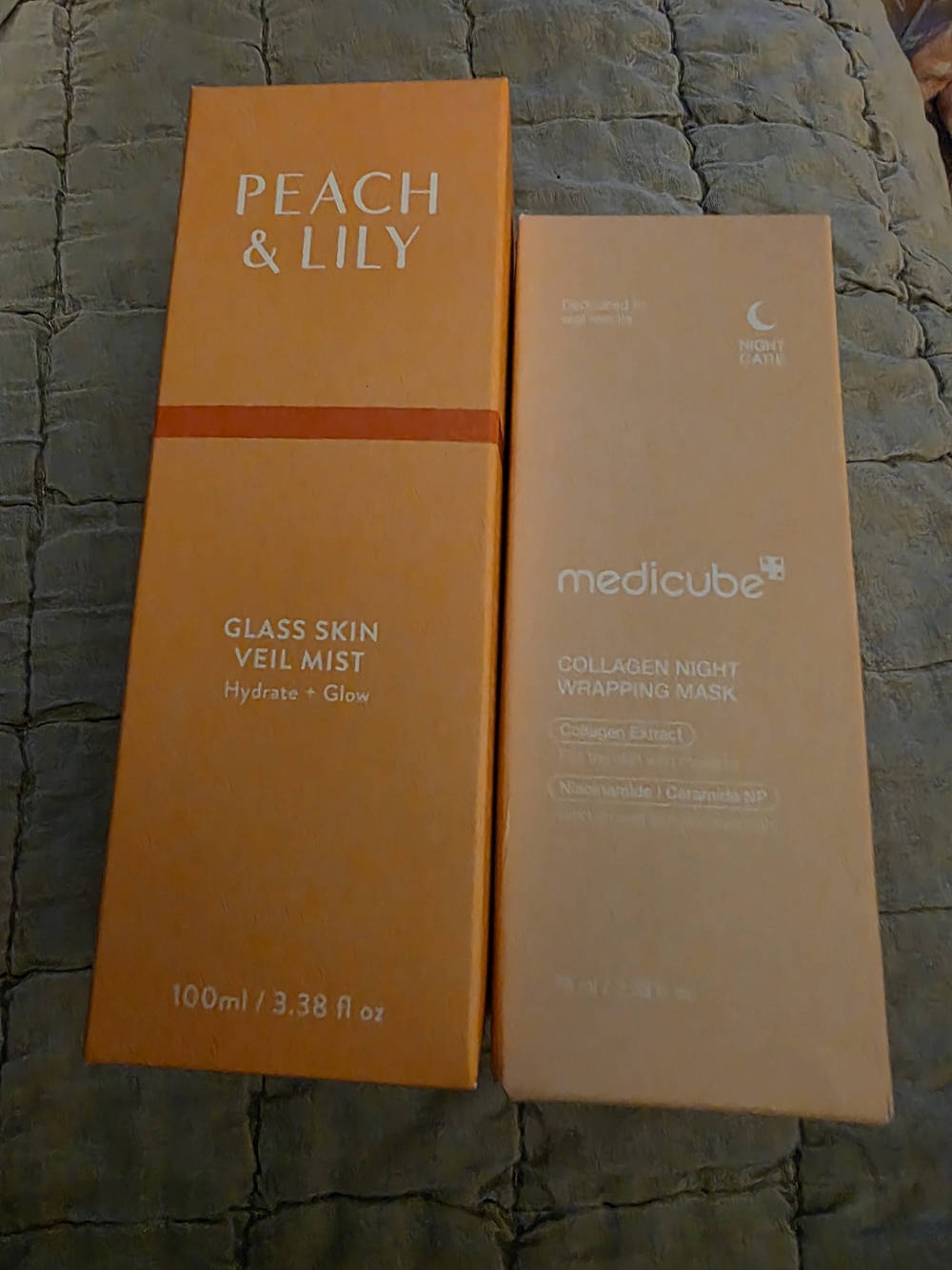 Glass Skin Veil Mist – Hydrate & Glow (Peach)& LILY & MEDICUBE COLLAGEN NIGHT